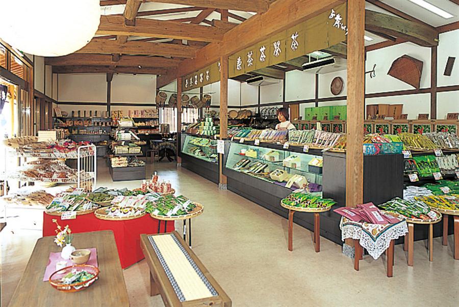 店内にはうれしの茶に関する商品がたくさん並んでいます 「店内にはうれしの茶に関する商品がたくさん並んでいます