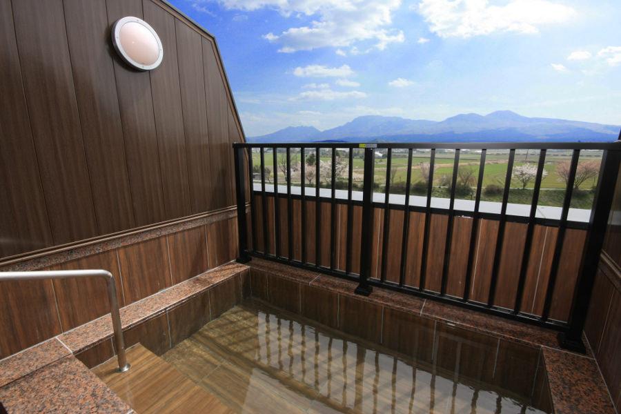 展望露天風呂からは雄大な阿蘇の景色を眺めることができます 展望露天風呂からは雄大な阿蘇の景色を眺めることができます