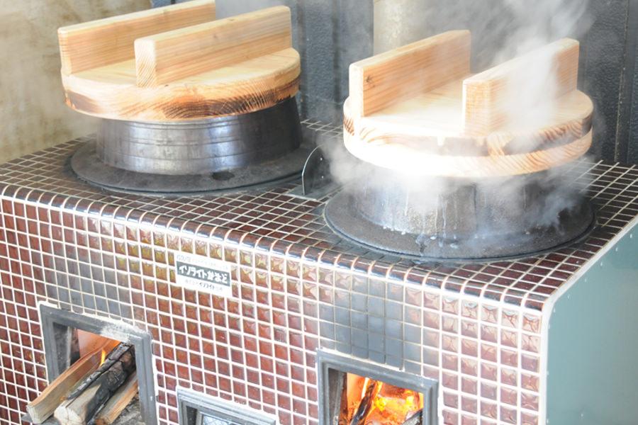 かまどで炊いたご飯はお代わり自由 かまどで炊いたご飯はお代わり自由