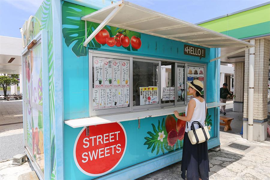 JAおきなわ食菜館 菜々色畑の併設のパーラー