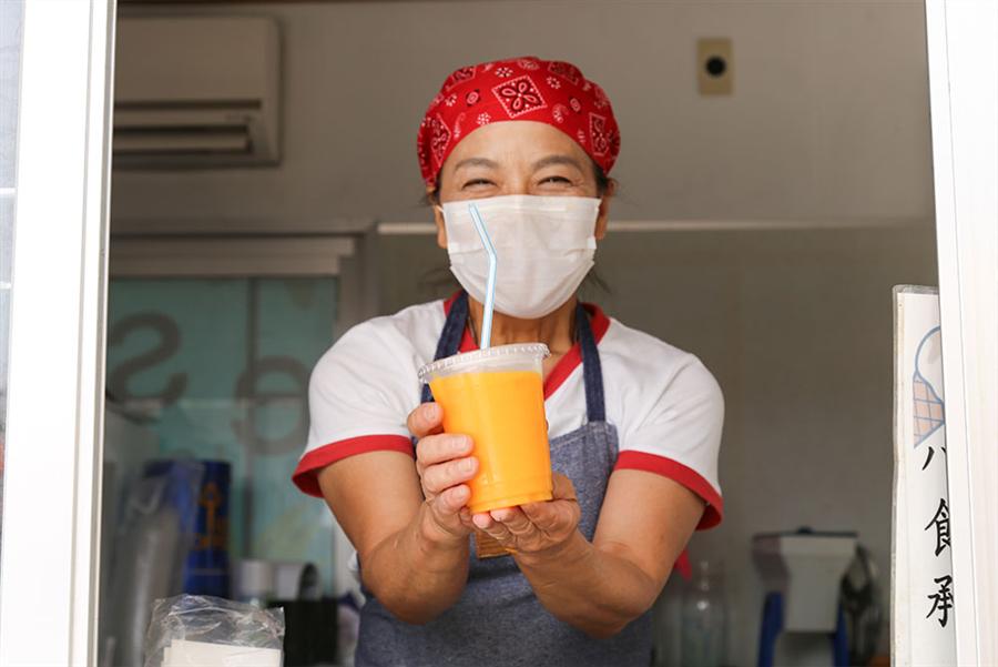 パーラーのマンゴージュース