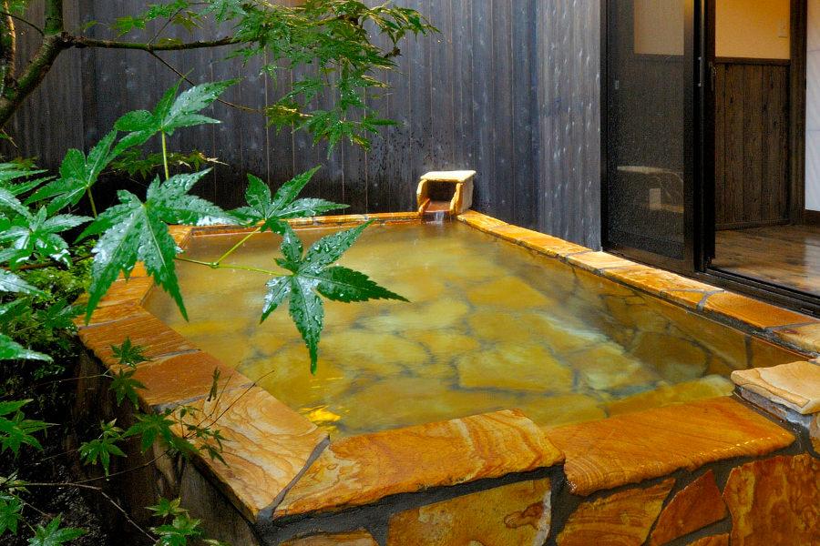 県内外に多くのファンを持つ良質な湯