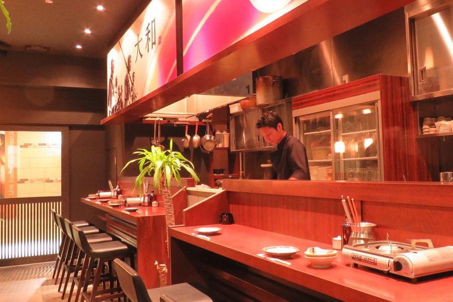 総席数71席。個室、カウンター席もあります