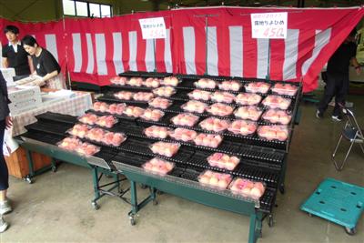 道の駅北方よっちみろ屋 桃祭り