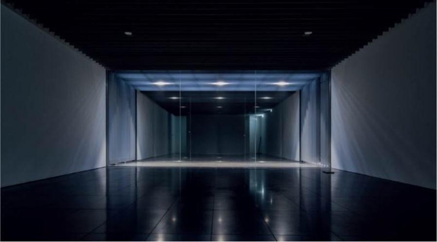 ▲2つの世界観をそれぞれ独立した空間で展示。ガラス越しに展示作品が鑑賞できます ▲2つの世界観をそれぞれ独立した空間で展示。ガラス越しに展示作品が鑑賞できます