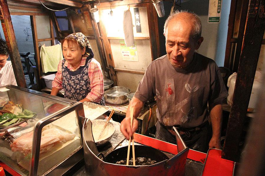 池正忠さん・鈴子さん夫婦の温かい人柄に引き寄せられて多くの観光客が訪れます