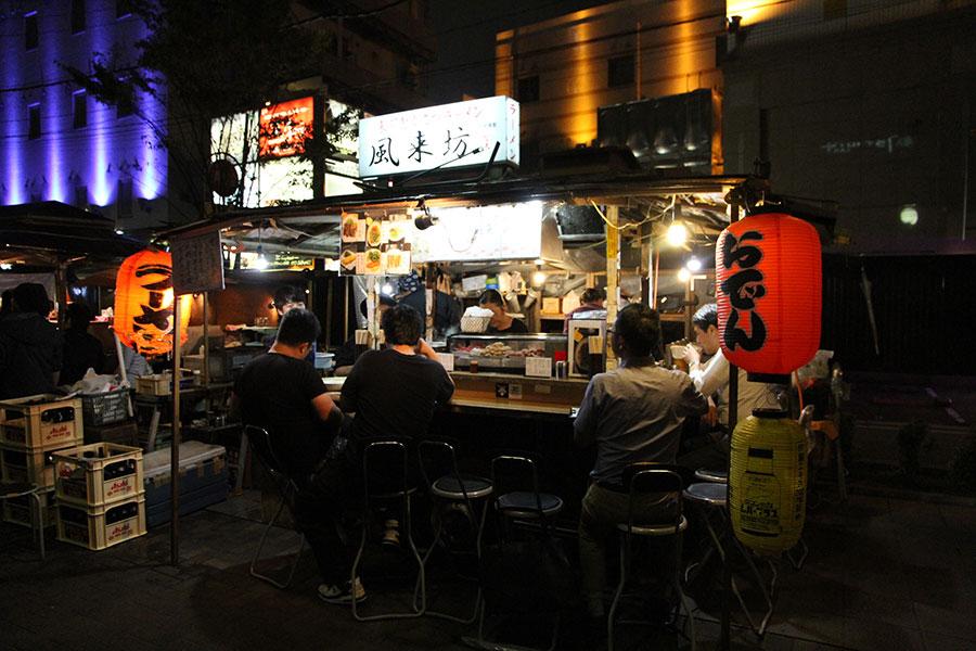 韓国、台湾、フィリピンからの観光客と日本の常連客でにぎわいます 韓国、台湾、フィリピンからの観光客と日本の常連客でにぎわいます