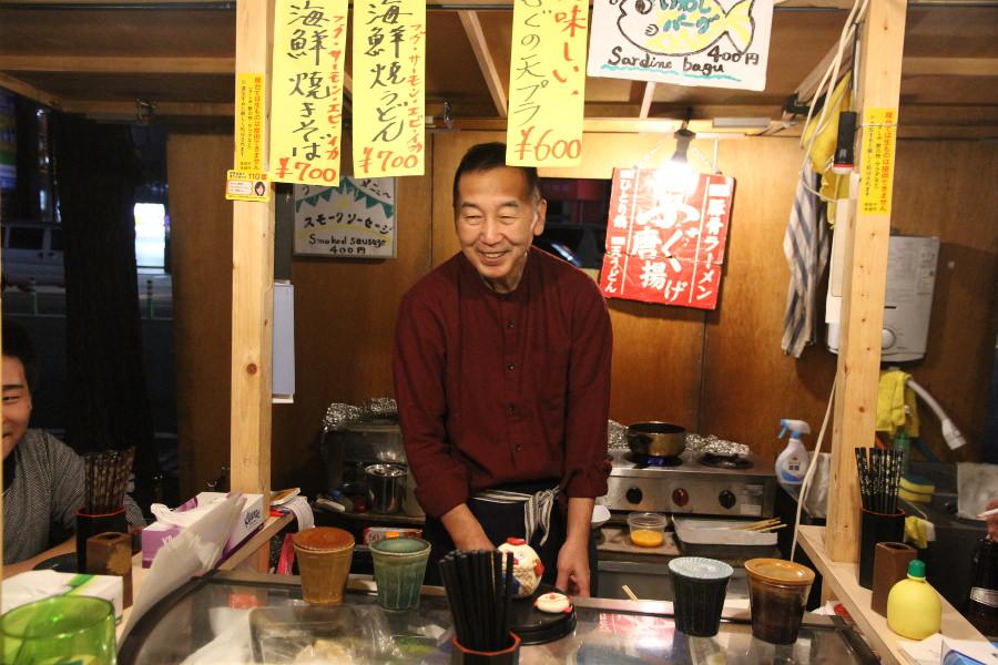 長浜魚市場で腕を磨いてきた経歴を持つふぐ職人の長さん