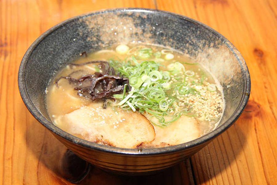 とんこつラーメンにはトロトロのあぶりチャーシュー