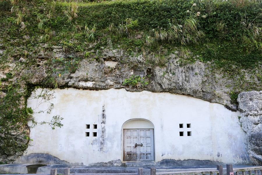 石積みで塞いで造られた墓室