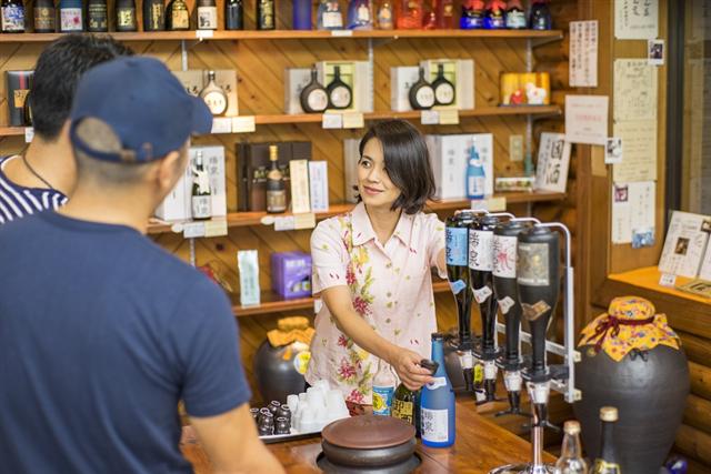 瑞泉酒造試飲風景