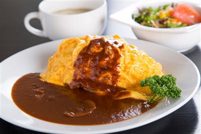 とろとろふんわりしたたまごがおいしい「ふわとろデミソースオムライス」