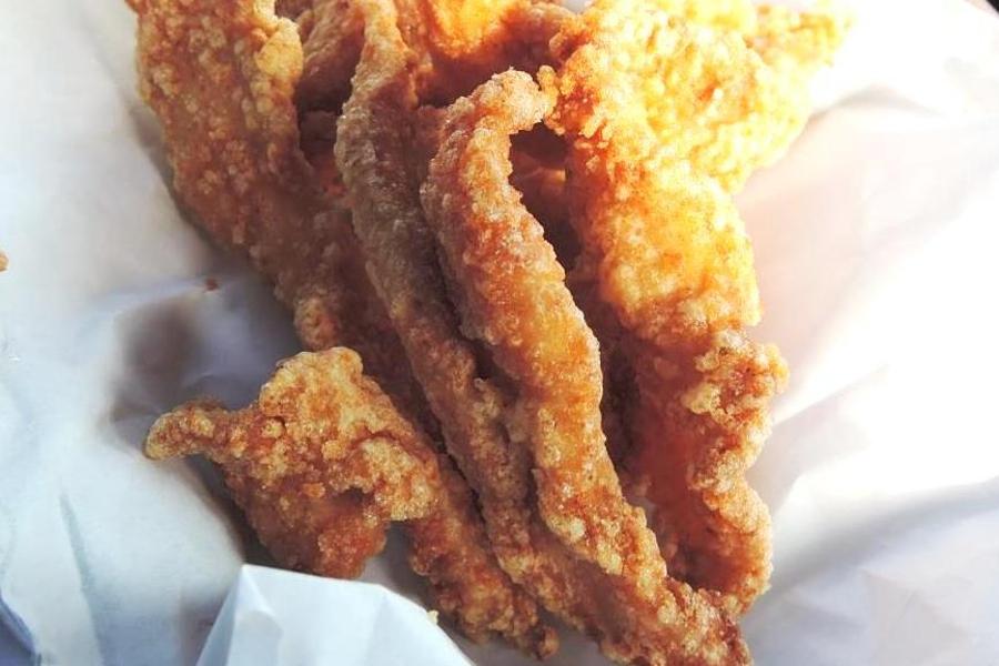 一番人気は「ピリ辛からあげ100グラム170円」。このおいしさはヤミツキです