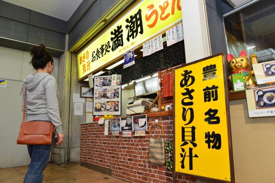 屋台村には個性的な6店舗が入っています
