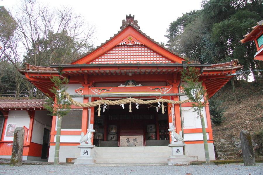 伏見稲荷神社から分霊した稲倉魂神などを祭る本殿