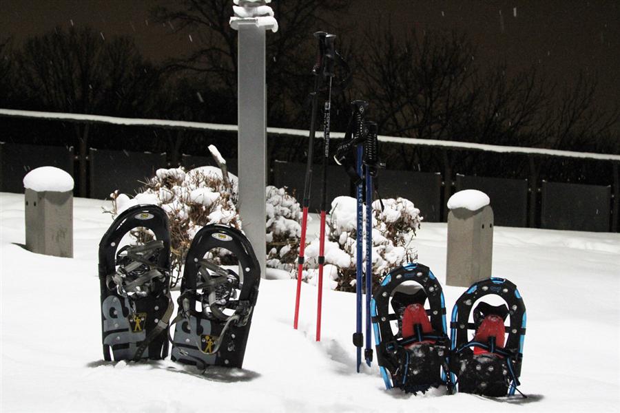 今回の体験は「ナイトスノーシュー」。洋式のかんじきを履いて、静謐の森を歩く3時間の小さな旅。