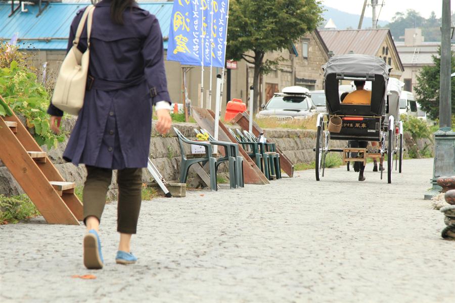 小樽運河・ふれあいの散歩道を北へ向かう