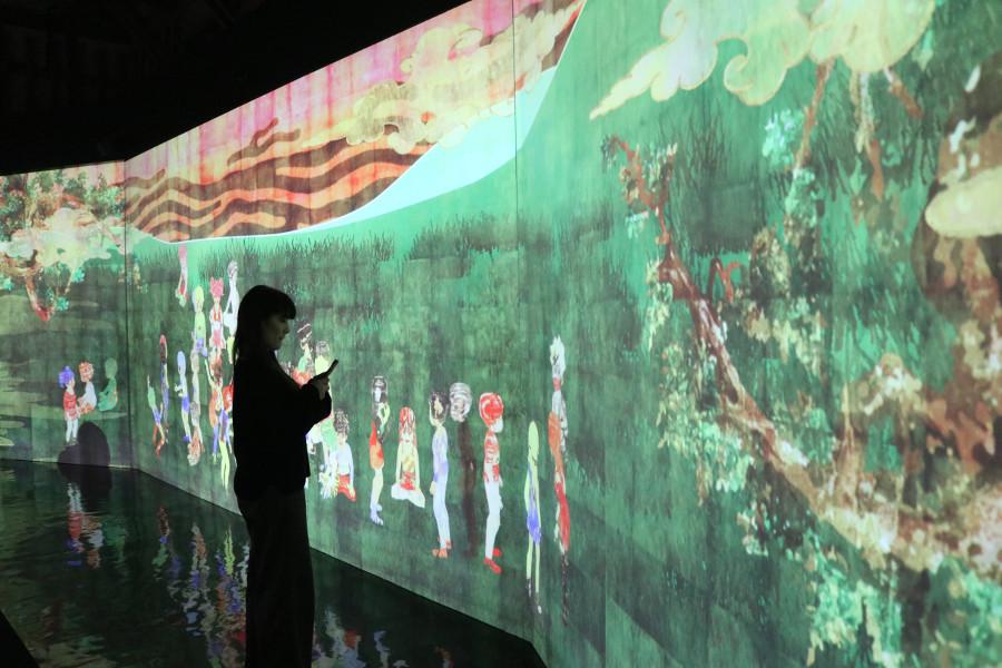 完成した絵はアニメーションとなって大きなスクリーンに