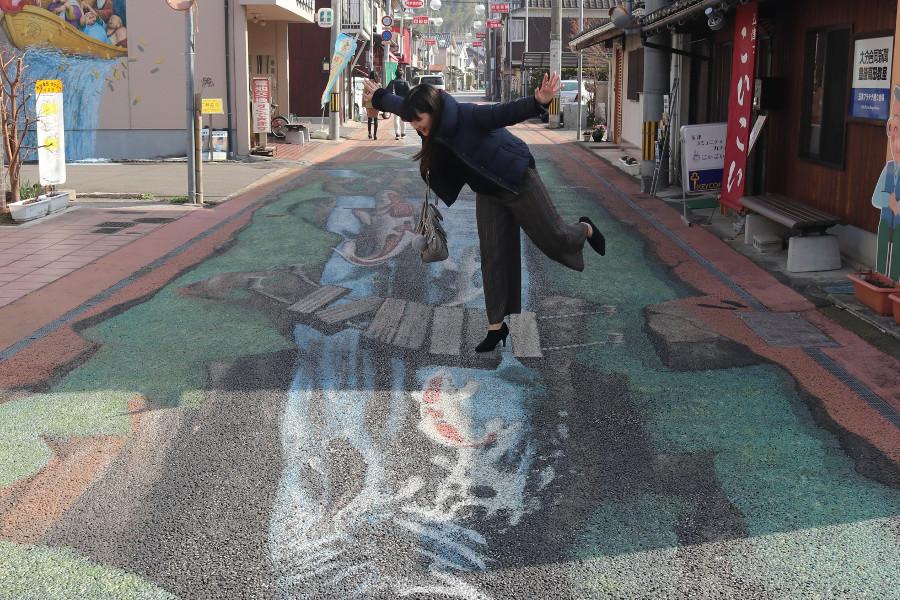 豊後高田の町にはいたるところにトリックアートがあります