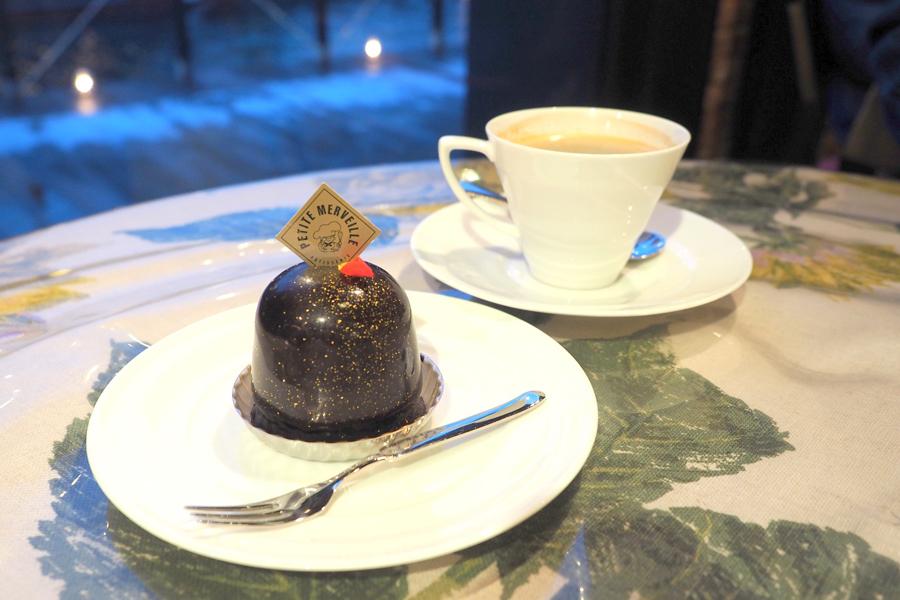 金森赤レンガ倉庫でカフェ休憩