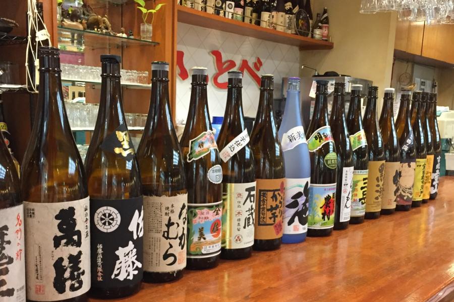 芋焼酎の種類は約100銘柄。一杯300円から楽しめます