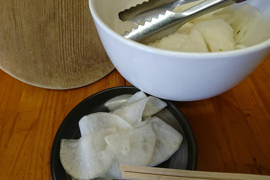 一番最初に箸をつけるものだからと、気合を入れて作る大根の漬物