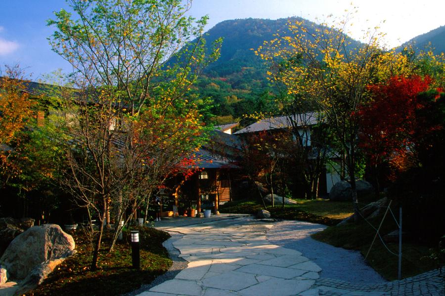 緑豊かな八面山の山麓にある「八面山金色温泉」