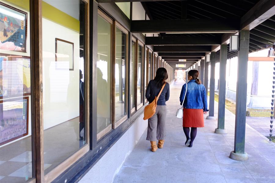 回廊のような資料館。西南戦争を描いた錦絵など、西郷隆盛にゆかりの深い資料が展示されています