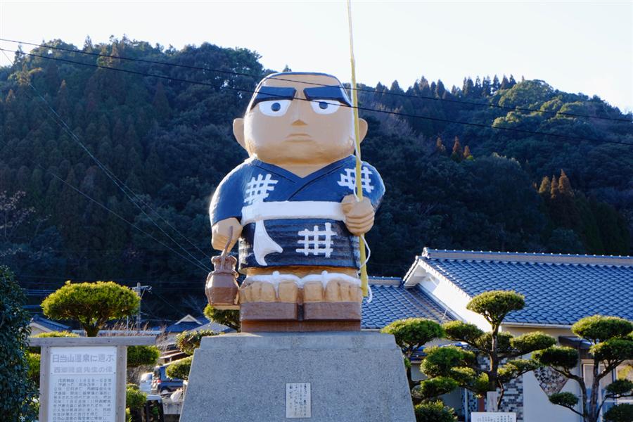 この地で釣りや狩りを楽しんでいた西郷どん。釣り竿を持った像の姿は、なんともユーモラスです