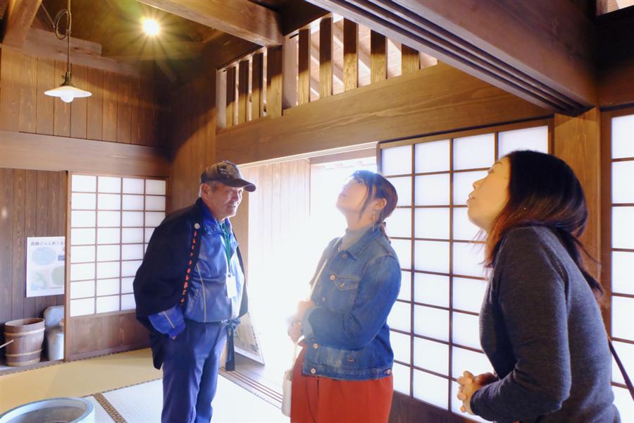 西郷どんが宿泊した家を再現した「日当山西郷どん村」。当時の生活をしのぶ様々な資料が展示されています
