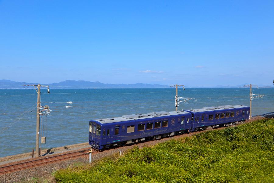 ▲九州西海岸沿岸をゆったりと走る観光列車「おれんじ食堂」 九州西海岸沿岸をゆったりと走る観光列車「おれんじ食堂」