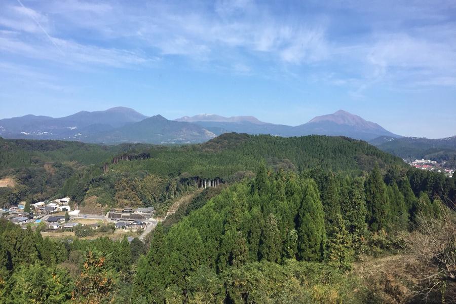 店の外には展望デッキもあり、霧島連山が一望