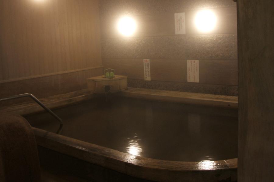 注ぎ口のところにコップが備えられていて、飲泉もできます