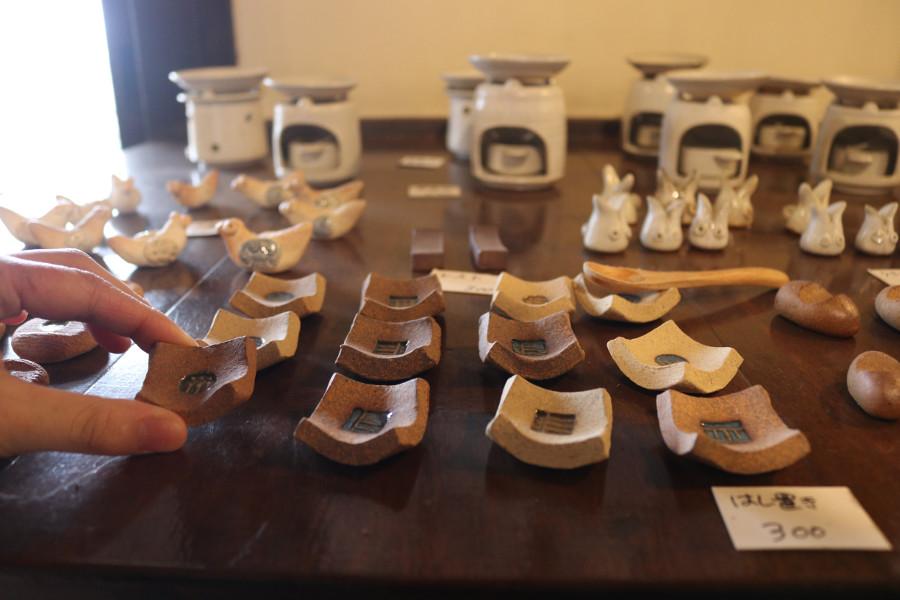 1階はご主人と息子さんの焼き物ギャラリー