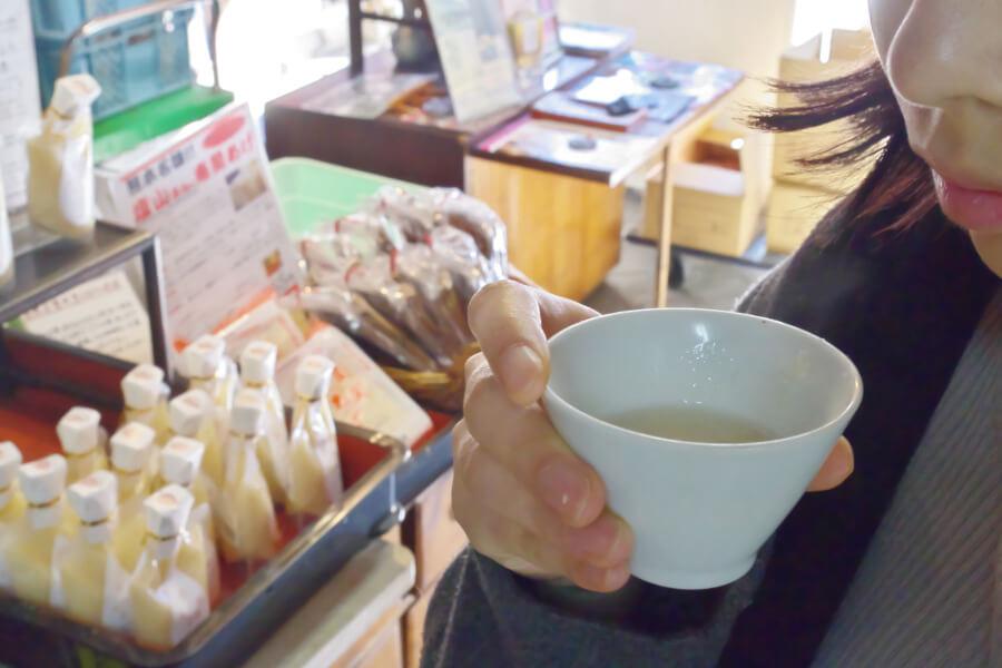 。米麹で作った甘酒はとろりと甘く、滑らかな舌触り