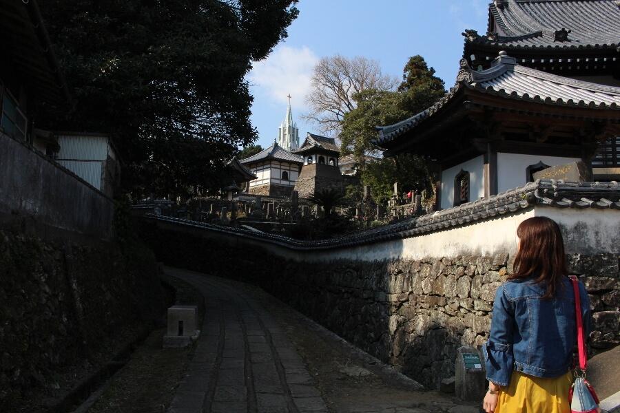 「寺院と教会の見える風景」が広がります