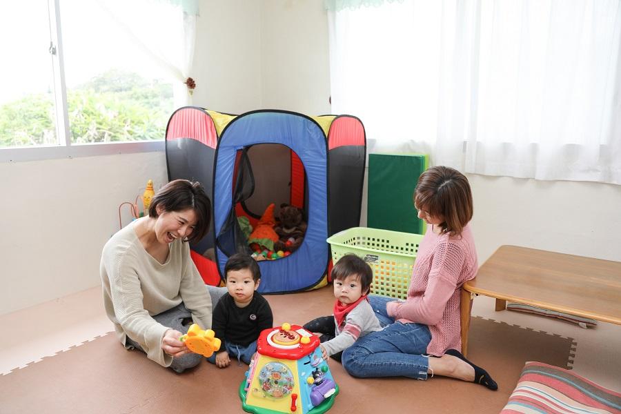 奥にはキッズルームを兼ねた個室が2部屋あり、小さいお子様連れでも気兼ねなく過ごせます