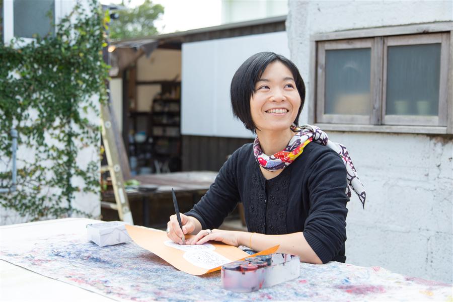 紅型作家　縄トモコさん