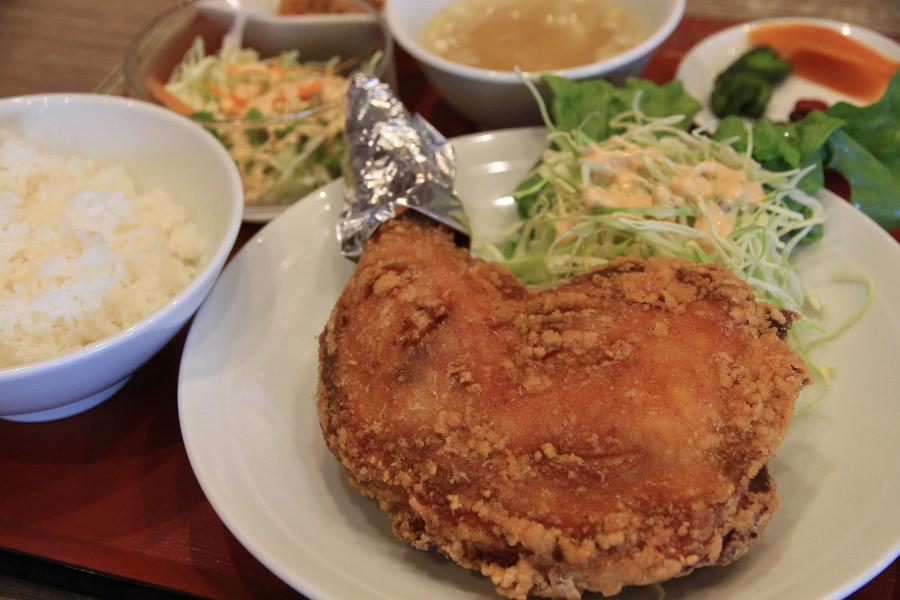 ももを豪快に食べたい人におすすめの「がぶりもも定食」