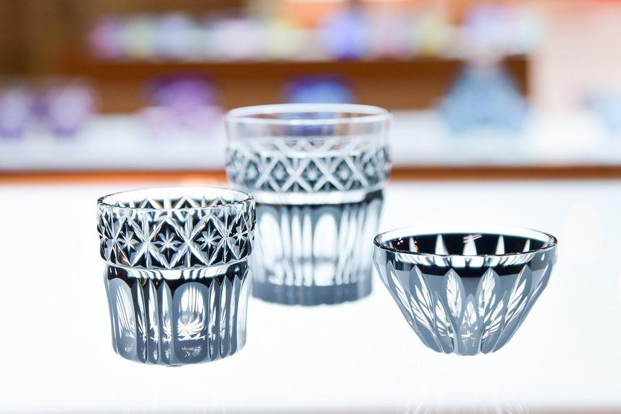 店内で見つけた黒い薩摩切子。実は日本で初めて製作したのが「薩摩びーどろ工芸」なんです。自分へのご褒美に、大切な人へのプレゼント用にもおすすめです