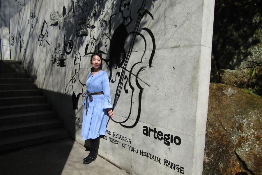 入口には、イラストレーターが直接壁にペインティングした壁画が！ここでもフォトジェニックな写真が撮れそうです