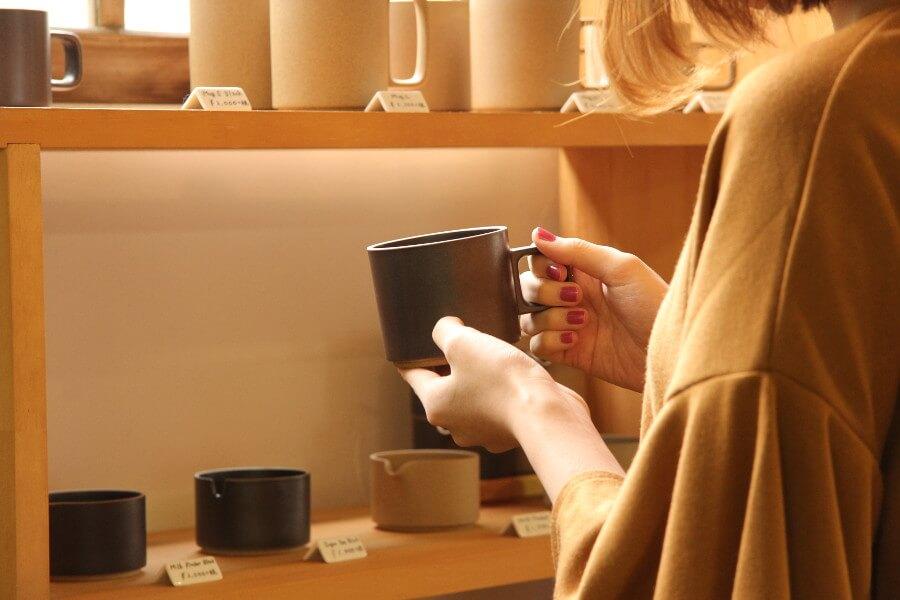 自分へのプレゼント選びにも力が入ります。実際に手に取って、あなたにぴったりの波佐見焼を見つけてください