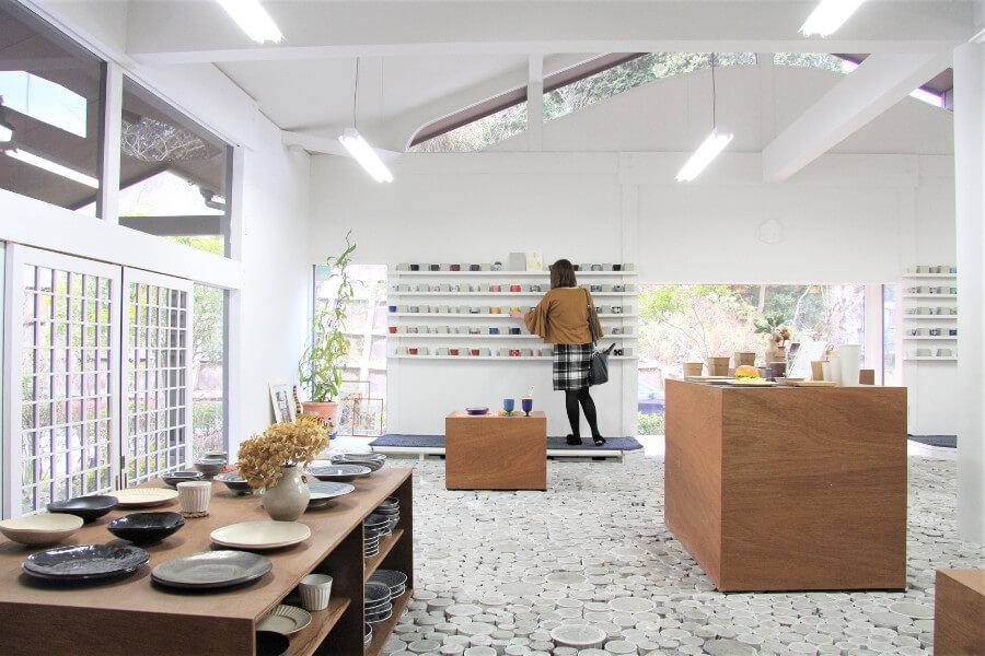 機能性と遊び心を兼ね備えた「HASAMI」を中心に4ブランドを展開する「
有限会社マルヒロ」。シンプルな中にも面白味のある表現豊かなデザインの作品を多く取り扱っています