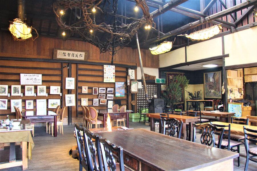 焼き物窯を改装した古民家カフェ「文化の陶　四季舎」ではピザ焼き体験ができます。中尾山の歴史を学んだ後は手作りランチを楽しんで