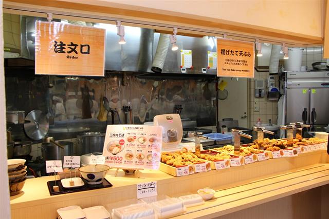 店内カウンター