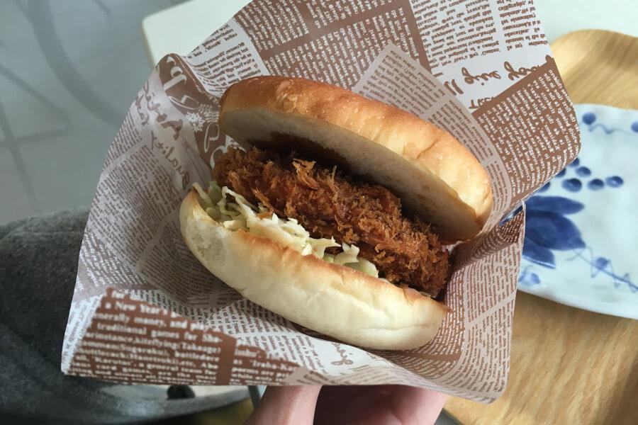 テイクアウト専門の黒豚メンチカツバーガーが絶品