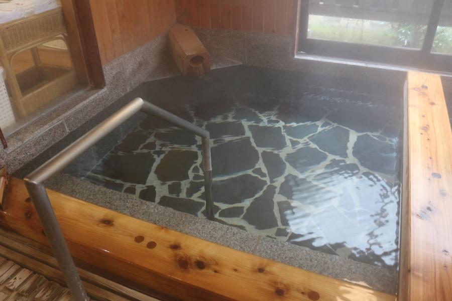 こちらの浴槽は少しだけ熱めの設定