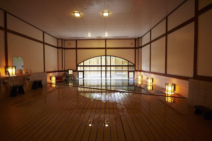 大正浪漫の雰囲気がただよう大浴場