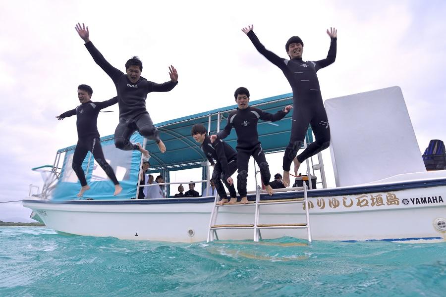 黒島の海へダイブ