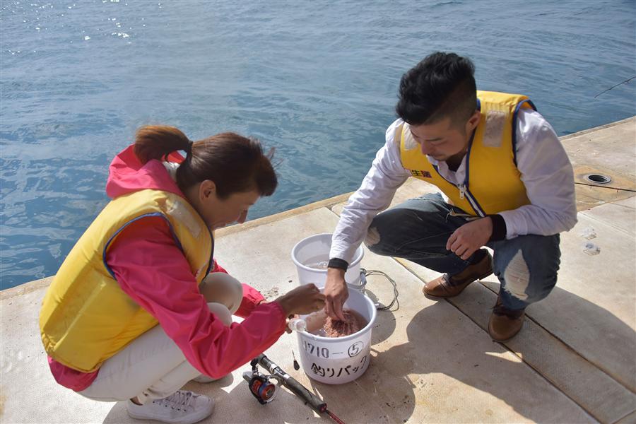 本部でイカダ釣り 自分で釣った魚を味わおう 特集 たびらい